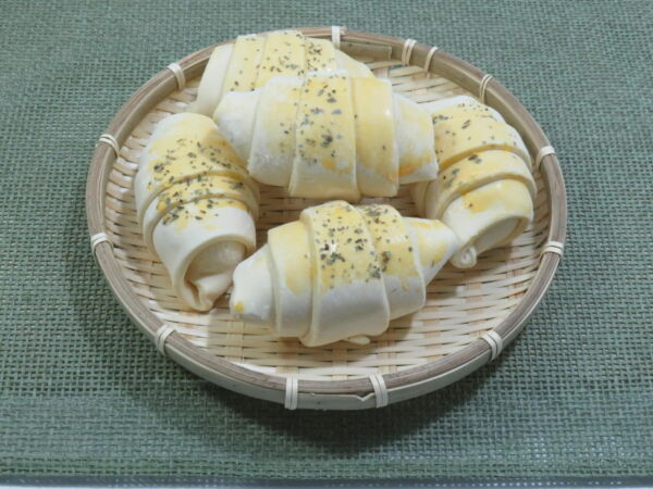 チキン＆クリームチーズクロワッサン（生）　/　CROISSANT FRANGO CATUPIRI CRU