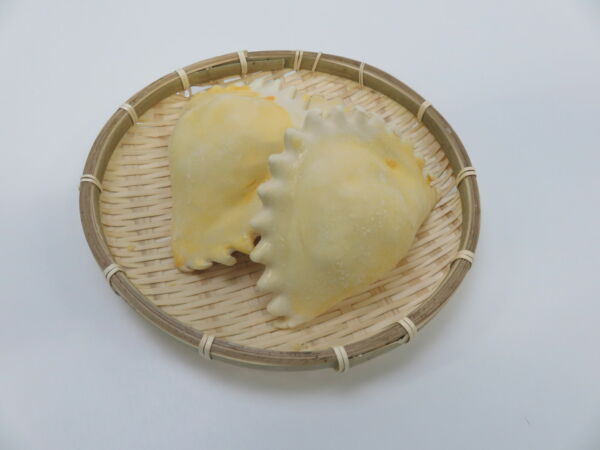 チキンクリームチーズカルゾーネ　/　CALZONE CRU DE FRANGO E QUEIJO TIPO CATUPIRI