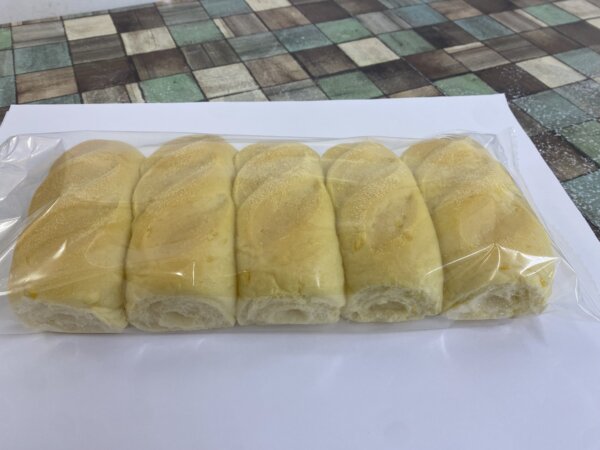 コーンパン5個入り　/　PÃO DE MILHO