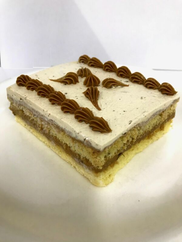 キャラメルプルンケーキ / BOLO DE DOCE DE LEITE COM AMEIXA